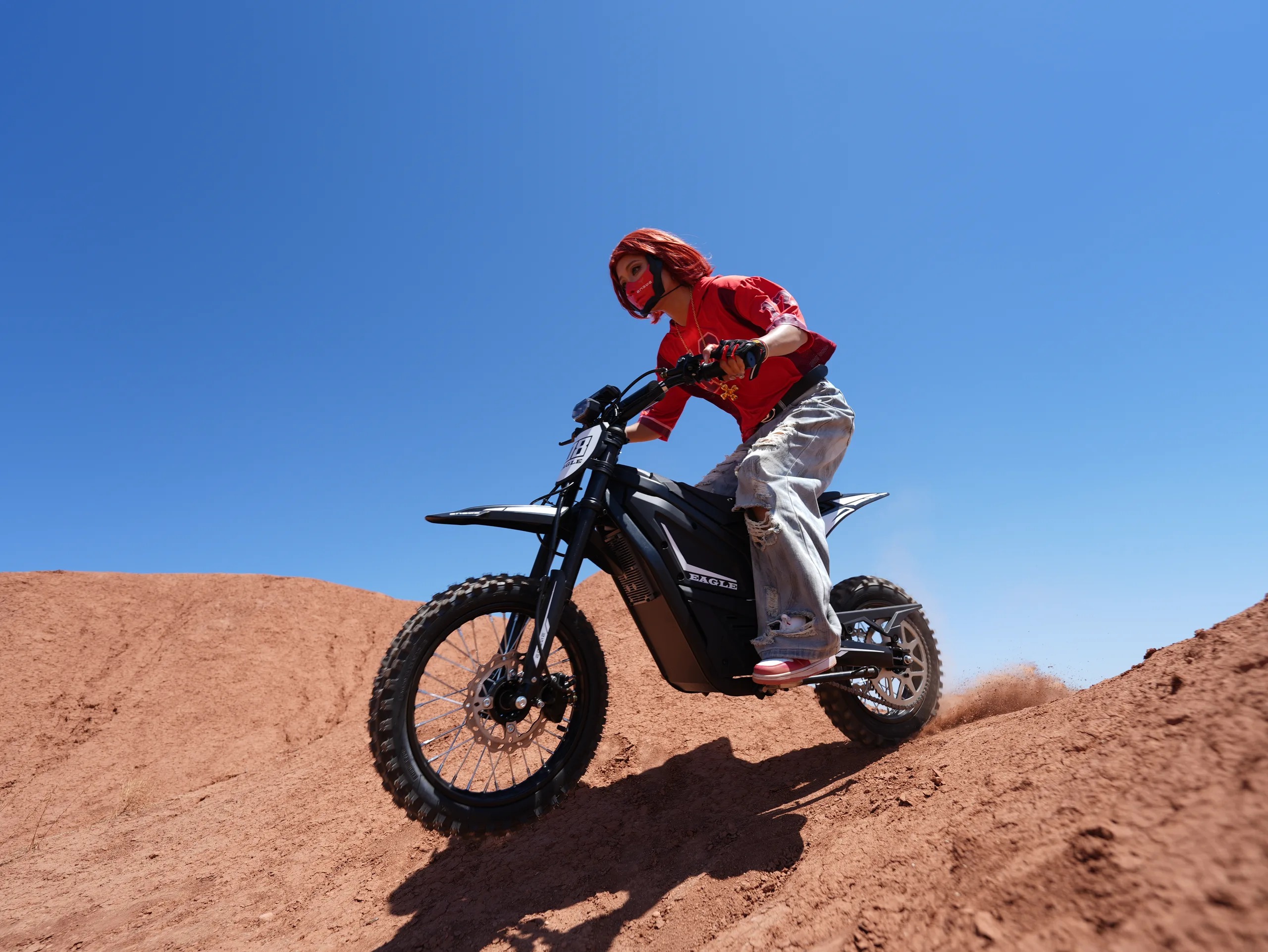 Engwe Eagle: Beginner-friendly electric dirt bike for young riders with 3.200W peak output and 45+ mph top speed